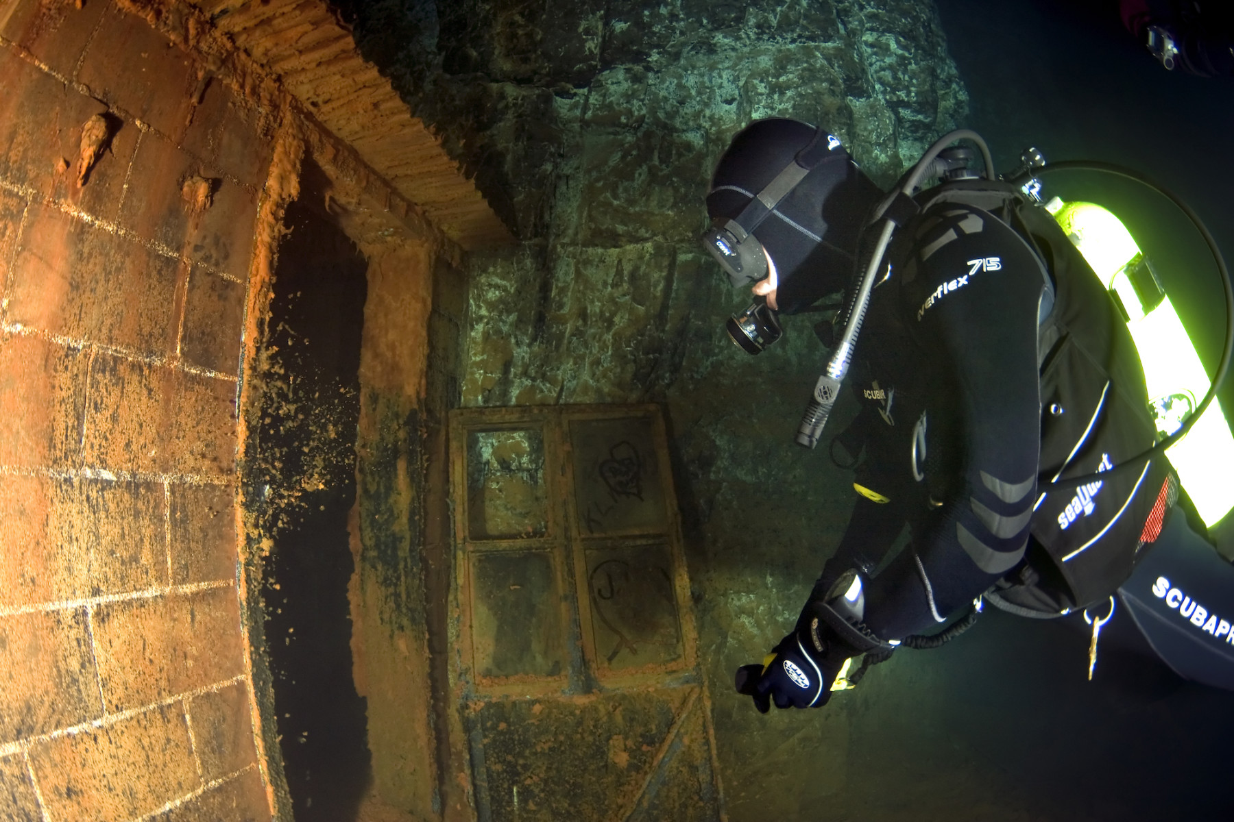 Diving in Bonne Terre Mine